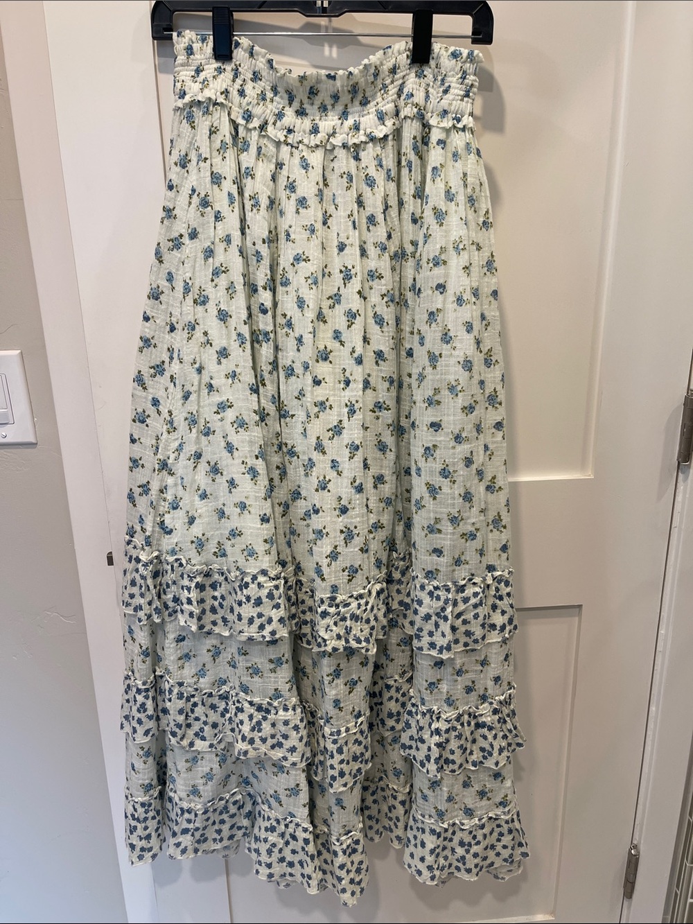 Free People Cream Maxi Skirt with Blue Floral Print sz XL MINT Condition